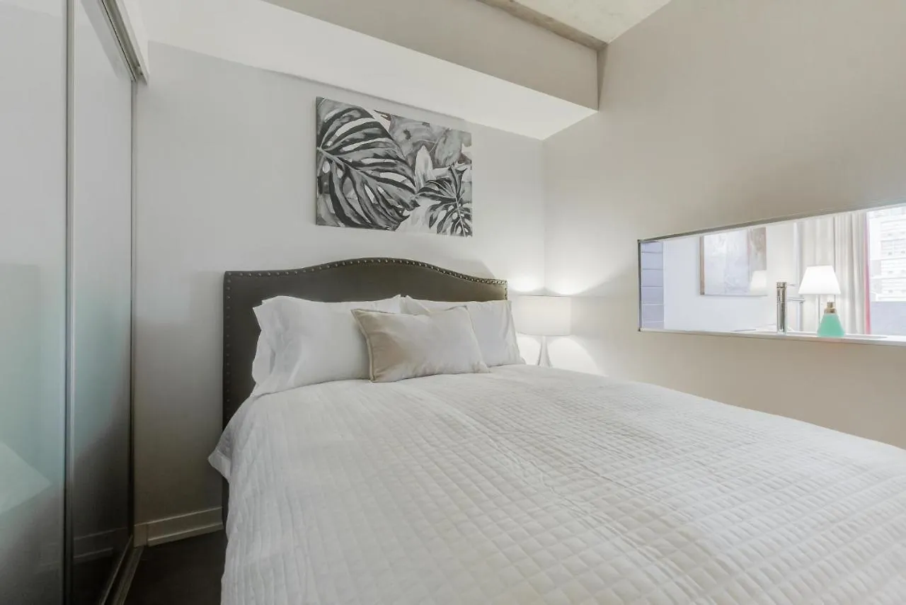 Noel Suites - Fashion District Toronto Apartment